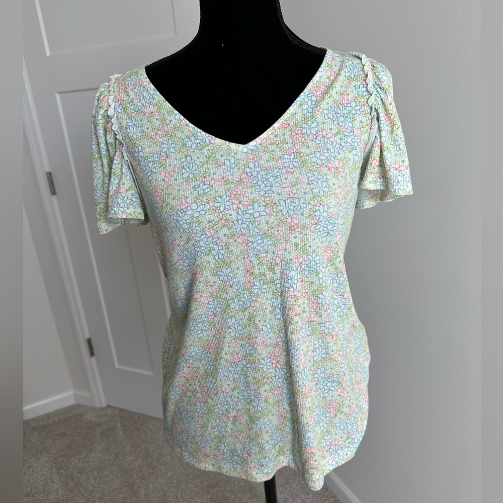 Women’s Christopher & Banks Floral Ribbed Ruffle Sleeve Top‎